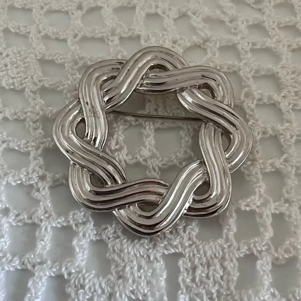 Vintage Monet Silver-Tone Twisted Ribbon Wreath Classic Round Timeless Brooch